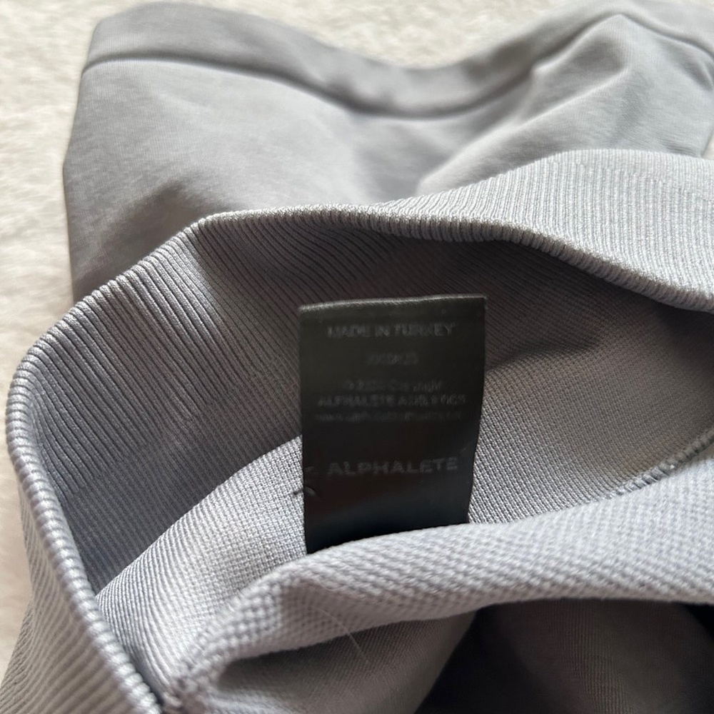Alphalete Amplify Shorts 3.5” Inseam Thundercloud - Picture 10 of 11